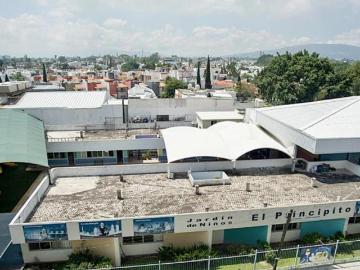 Perfecto centro educativo o desarrollo de vivienda, a 1/2 cuadra de Av. Patria, 2,196 M2 terreno