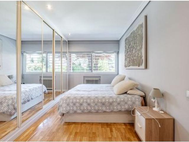 Perfecto estado, con jardín y garaje. UCOU T69