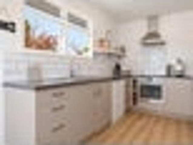 Perfectly Presented Move in Ready!