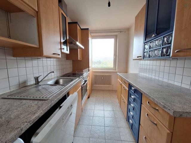 Perfekt aufgeteilte 3 Zimmer Wohnung mit Schneebergblick Stellplatz inklusive!