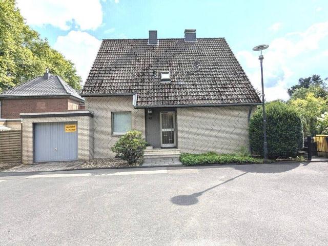 Perfekt für Ihre Familie: Freistehendes EFH mit Keller, Garage und Garten in ruhiger Waldrand Lage