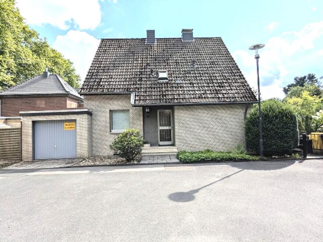 Perfekt für Ihre Familie: Freistehendes EFH mit Keller, Garage und Garten in ruhiger Waldrand Lage