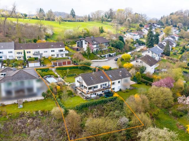 Perfekte Kombination aus Natur & Komfort: Doppelhaushälfte mit Pool & Einliegerwohnung