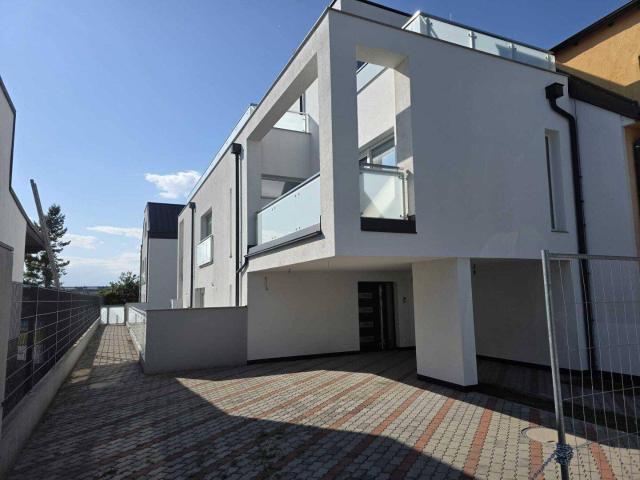 Perfektes Lichtdurchflutetes Generationenhaus+7 Zimmer, 4 WCs+3 Bäder+ Eigengarten+separate Luxus Etage