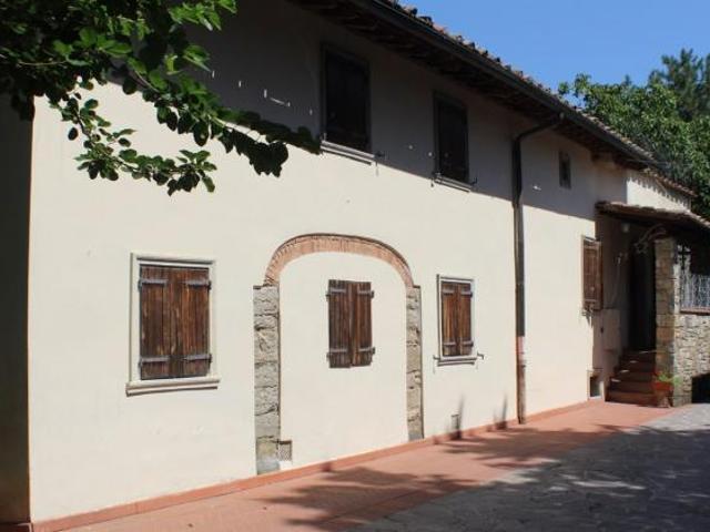 PERFETTA VILLA RURALE SULLE COLLINE DI RUFINA
