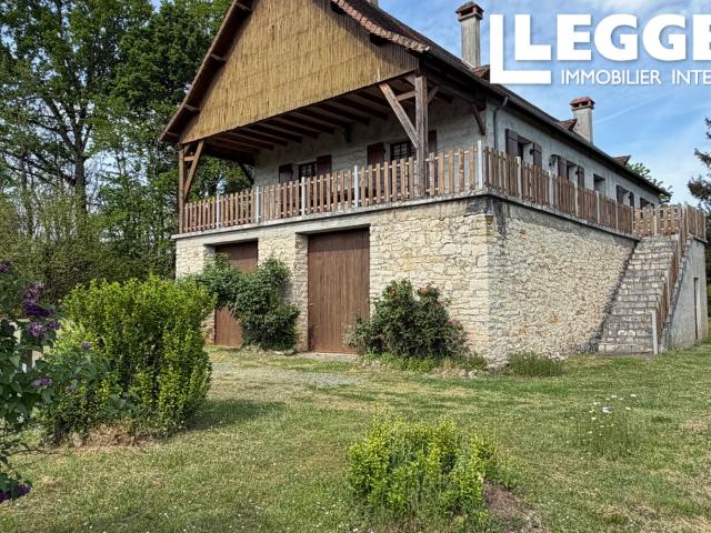Périgourdine avec garage et vue imprenable sur la campagne! cadre exceptionnel proche du centre d'Excideuil
