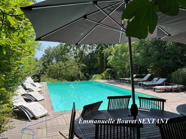 Périgourdine entièrement rénovée avec piscine dans un cadre idyl