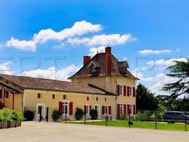 PERIGORD DOMAINE GITES RECEPTIONS CHASSE 100 HA