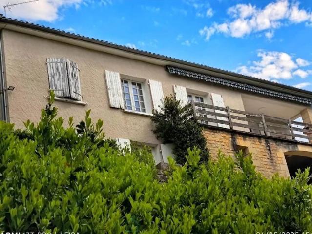 PERIGORD NOIR, GRANDE MAISON A POTENTIEL DANS UN CADRE REMARQUABLE