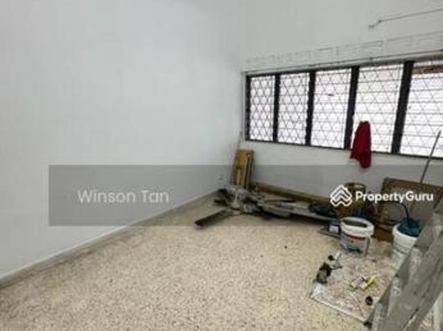 Perling Beauty 1 Storey Terrace with Modern Upgrades Freehold