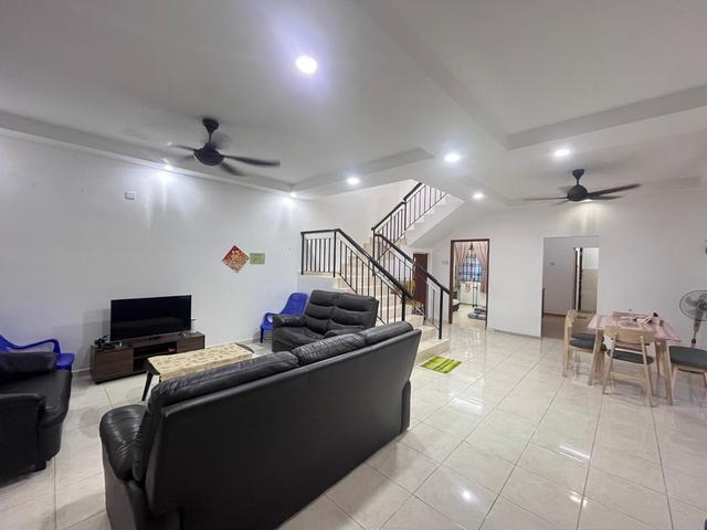 Perling DUtama Three Storey Corner FullyFurnished House For Sale