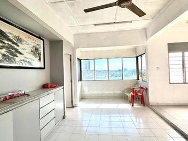 Perling Jalan Camar Flat Level 4 Corner Lot 2beds bukit Mewah Tampoi