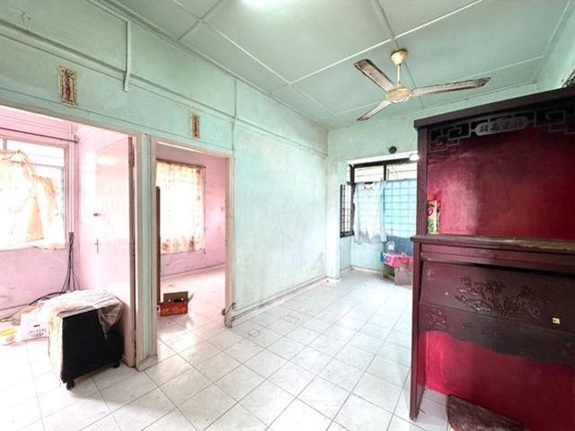 Perling Jalan Camar Flat Near Nusa Bestari and Sri Yaacob Facing East