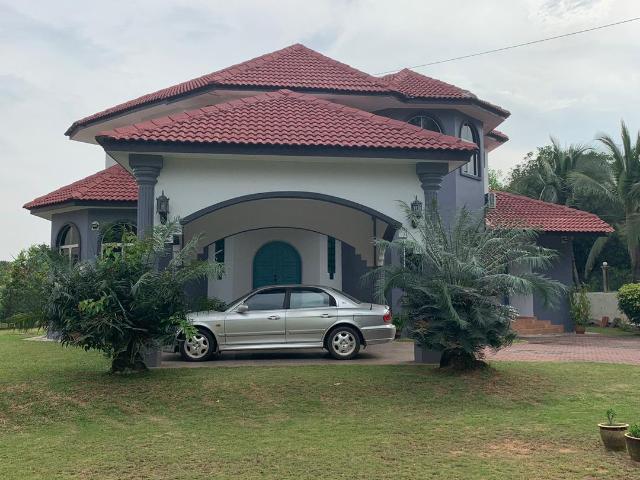 PERMAIPURA GOLF AND COUNTRY CLUB 2 STOREY BUNGALOW FOR SALE