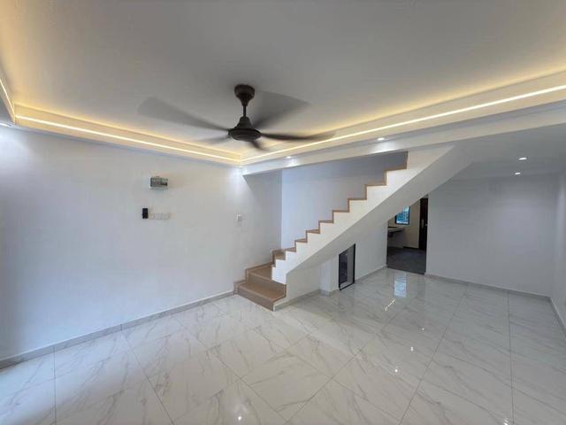 Permas double storey low cost renovated 3beds freehold