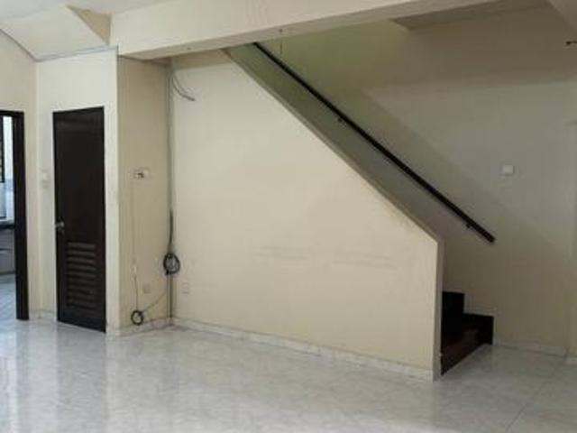 Permas Jaya 2Storey 4 bedroom near CIQ Singapore custom