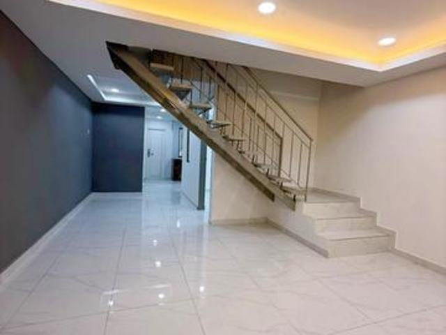 Permas Jaya full loan low cost fully renovated 3B2B freehold near CIQ