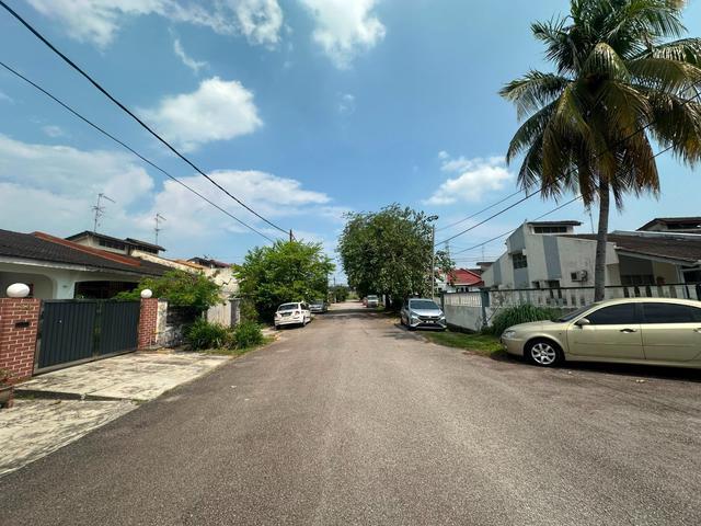 Permas Jaya Spacious singlestorey terrace house