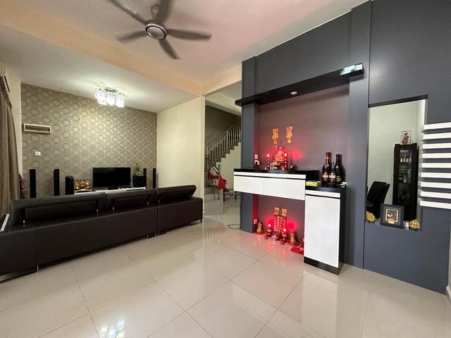 Permata Hill Park Long Car porch 2 Stry Terrace House For Sale