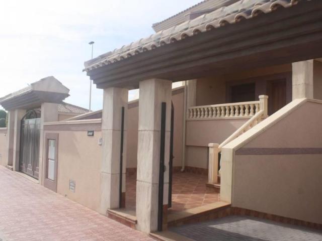 Permítanos presentarle esta joya arquitectónica: un dúplex p. 225m² Torrevieja