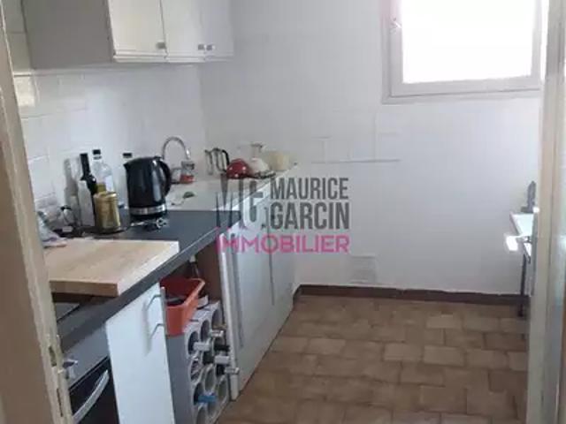 Pernes les Fontaines 84210 Location appartement 3 pièces t3 au dernier étage