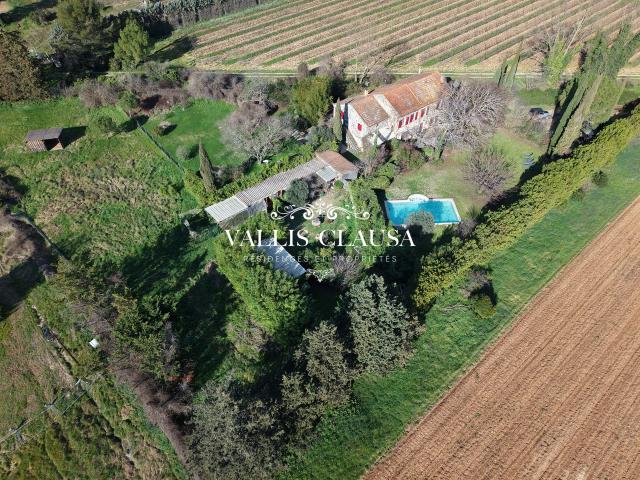 Pernes les Fontaines, Mas en campagne au portes du village