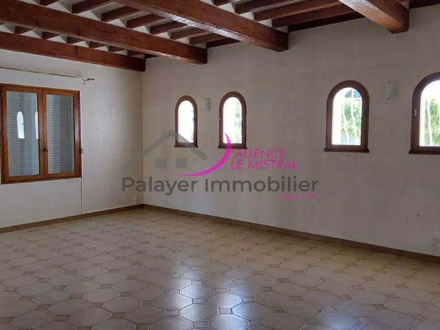PERNES VILLA DE PLAIN TYPE T4 AVEC JARDIN CLOS ET GARAGE