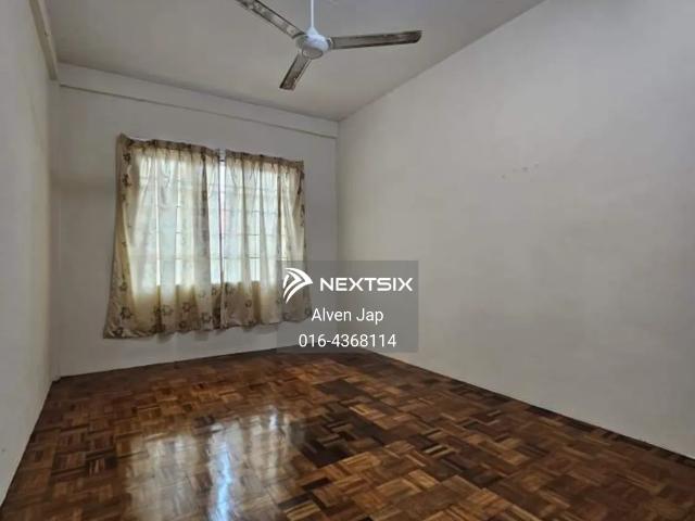 Perpetuity Title Single Storey Intermediate Terrace House For Sale