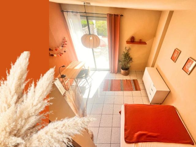 PERPI SUD Loue chambre avec accès privé 185m²