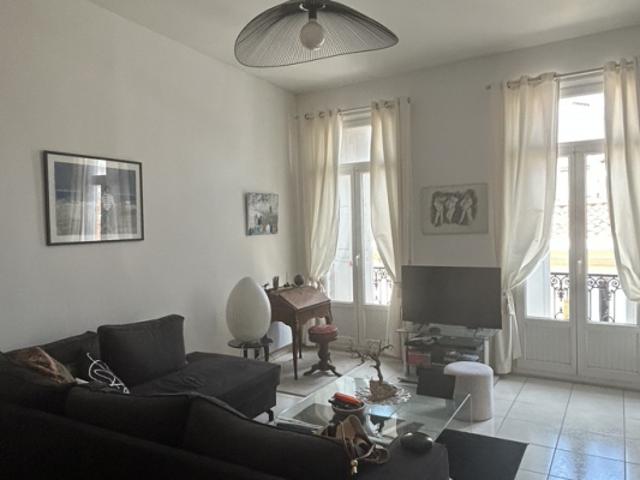 Perpignan coeur de ville: dans un exceptionnel hotel partic