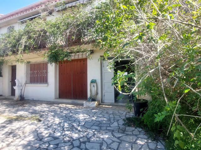 Perpignan, maison des années 1969 divisé en deux appartement. 120m² Perpignan