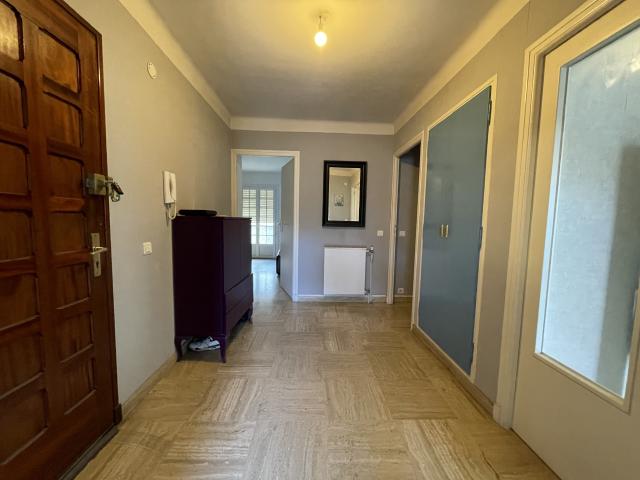 PERPIGNAN SUD QUARTIER RESIDENTIEL GRAND APPARTEMENT F4 AVEC BALCONS + GARAGE ET CELLIER