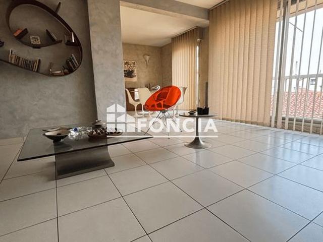 Perpignan proche centre ville t3 83m2 lumineux avec double sejour, cave et parking