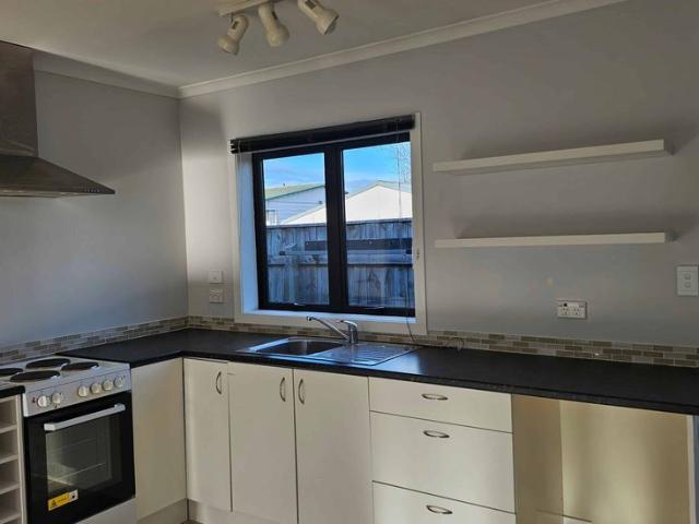 PERRY ST, MSTN 1 BDRM $400 P/W