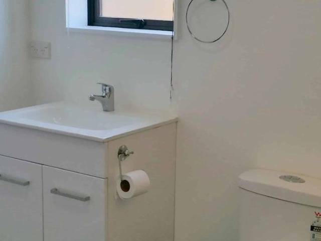 PERRY STREET, MSTN 1 BDRM $400 P/W