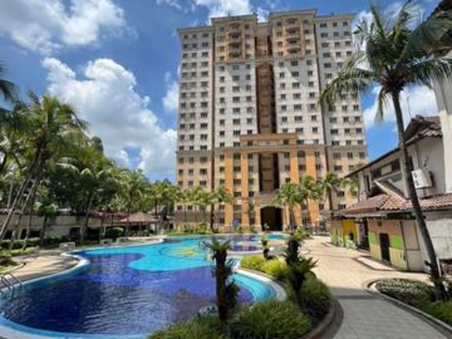 Persiaran Tanjung Apartment 4 Bedroom Tampoi Angsana Mall Larkin