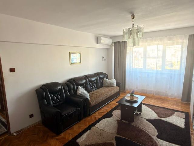 Persoană fizică, dau în chirie apartament 3 camere