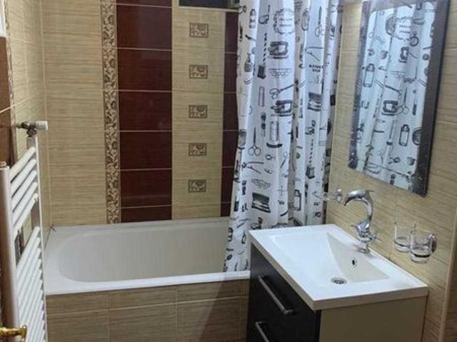 Persoana fizica inchiriez apartament 3camere decomandat Zorilor 600eur