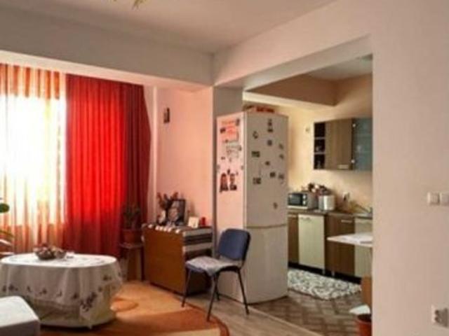 Persoana fizica vand apartament cu loc de parcare la Breazu