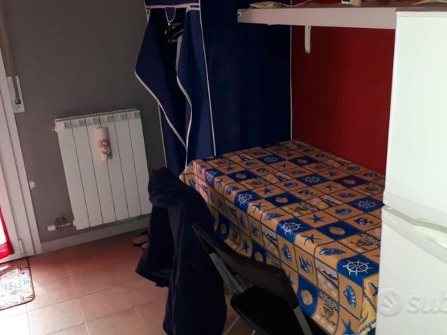 Pesaro monolocale con posto auto da subito