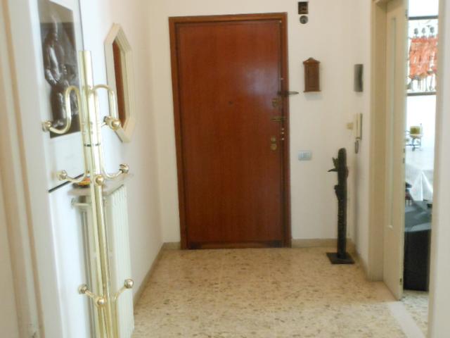 Pesaro ZONA MARE AFFITTASI APPARTAMENTO COMPLETAMENTE ARREDATO