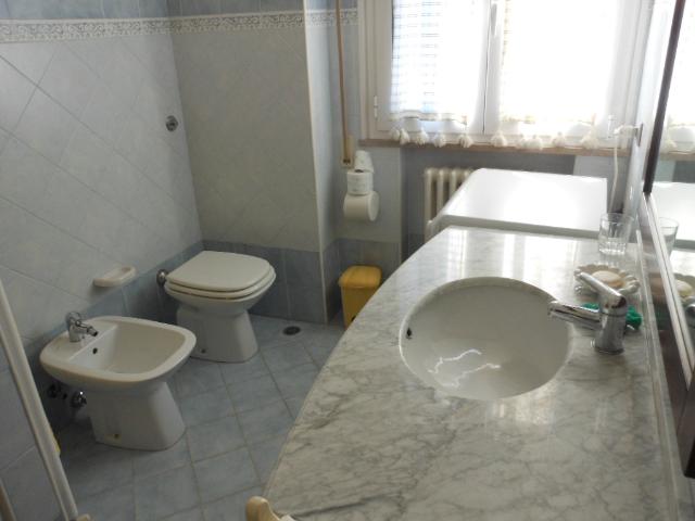 Pesaro ZONA MARE AFFITTASI APPARTAMENTO COMPLETAMENTE ARREDATO