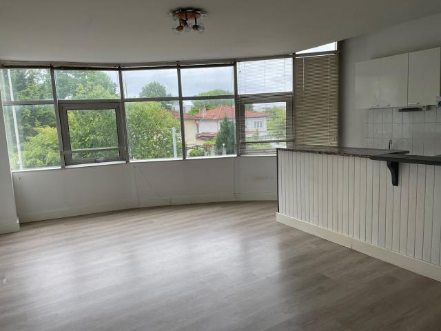 Pessac Alouette. T2 Bis 59 m² Chambre + Bureau. Tram à pied