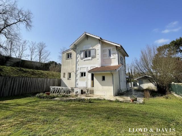 Pessac Maison rénovée avec jardin et garage