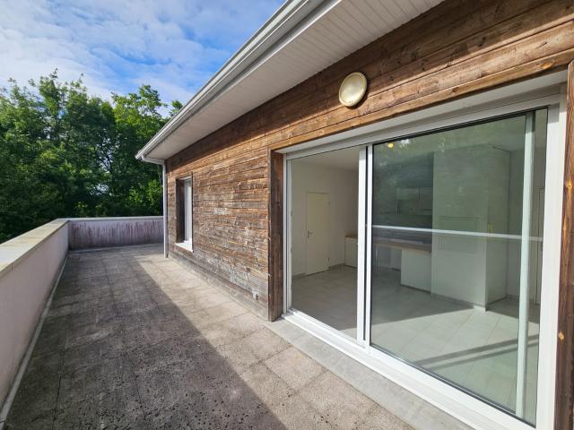 Pessac Saige Joli T2 avec grande terrasse