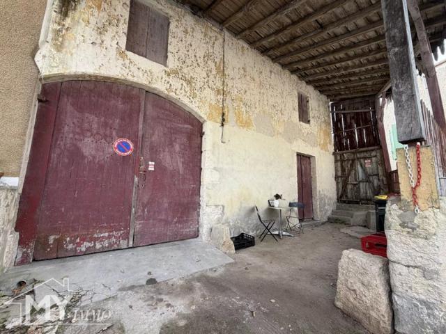 PESSAC SUR DORDOGNE: Grange en pierre