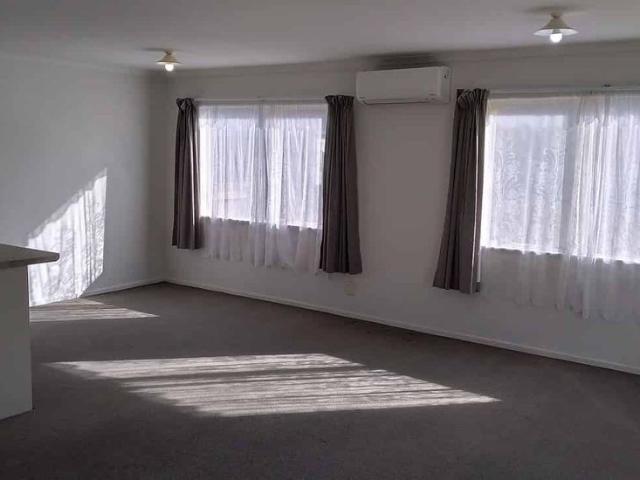Pet friendly 3 Bedroom 1 Bathroom in Manurewa