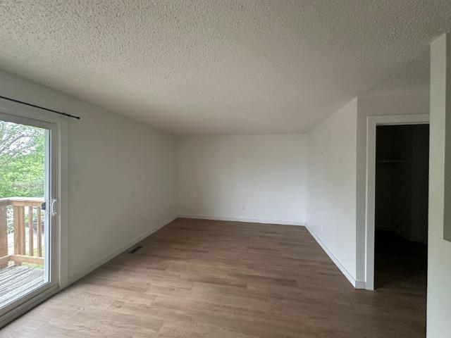 Pet Friendly, 3 Bedroom 4plex in desirable Eastview!