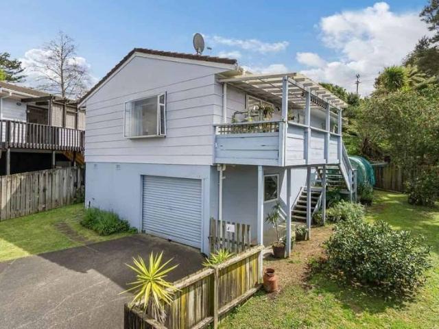 Pet Friendly 3BR Home with Garden, Garage & Views