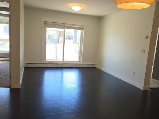 Pet Friendly 2 Bed 2 Bath Condo with Underground Parking